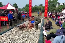 盘点台湾军训搞笑合集，台湾女兵训练好像不太一样！视频封面