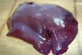 猪肝清洗切记别只用清水，看一下我这个做法，干净又实用视频封面