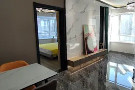 87平米房子南北两个卧室，中间大客厅带南北窗户，装修也漂亮