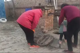农村小院里，12丈的深水井突然不出水了，拉上来一看还好是小毛病视频封面