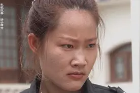 正能量《打抱不平的女保安》视频封面