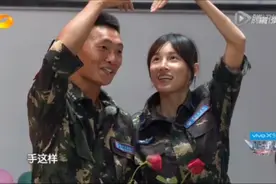 佟丽娅军训组织联谊活动，张蓝心心里喜欢班长，他们能牵手成功吗视频封面