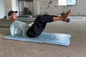 运动员力量训练，比徒步累十倍