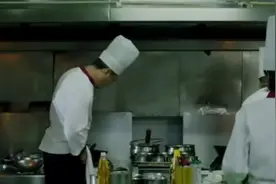 三个在异乡员工四个孩子策划一场野外聚会四个孩子各自见到父母视频封面