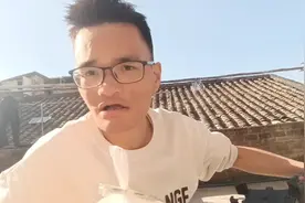 粤语无字幕:展鹏早晚脚痛，碰到午饭都吃不了，只能下下午吃面条视频封面