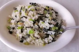 云南特色美食干巴菌炒饭，炒饭界的爱马仕，香气飘飘，相当好吃视频封面