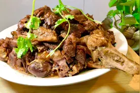 广东特色生炒鹅做法，最近火爆大排档一条街，下酒又下饭