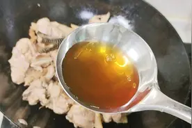 农家鸡最好吃的做法，鸡肉鲜嫩可口不腥不柴，一出锅就馋得流口水视频封面