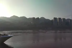 上海阿姨在重庆累的走不动啦，参团市内一日游，效果棒棒哒。视频封面