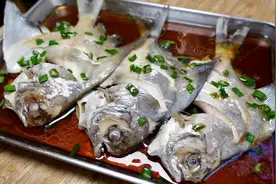 简单零失败的清蒸小白鲳鱼，🐟鲜嫩多汁，营养又美味视频封面
