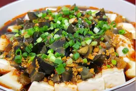 饭店的皮蛋豆腐为啥好吃？很多人第一步就错了，教你一招鲜香嫩滑视频封面