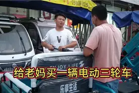 山东夫妻买电动三轮车，2300元一辆58电瓶，你说划不划算？视频封面