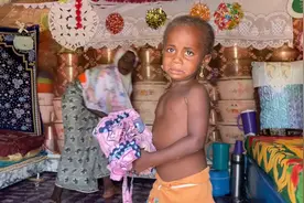 非洲农村一家人，茅草屋🛖视频封面