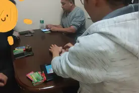 扑克玩法天花板，保皇！线下秀牌技。视频封面