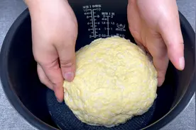 把剩米饭和牛奶搅一搅，教你做超好吃的电饭锅面包，做法特别简单视频封面