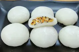 1碗糯米粉，1碗花生，教你做糯米凉糕，软糯香甜，比买的还好吃