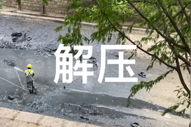 济宁越河河道清淤大块的淤泥被冲下来看着解压视频封面
