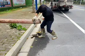 工地地泵接管，对于技术好两下就接好，技术不好一个小时接不好。