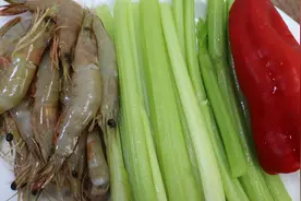 胶东大厨分享“西芹虾仁”的做法，详细易学美味，果断收藏了视频封面