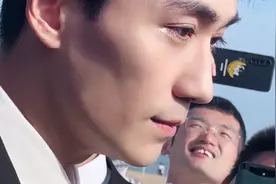 呀！原来路人见到朱一龙画风是这样的……视频封面