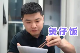 用风干肠做煲仔饭，满满一砂锅，香味扑鼻，吃得香