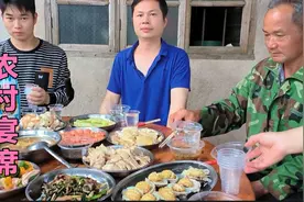 农村小伙参军，煮几桌家乡菜肴，叫上亲戚朋友一起来庆贺视频封面