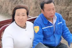 农村真实生活，下雨了又开始忙种了，夫妻俩有下地开始干活了，视频封面