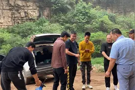 通过做自媒体接了个业务，给养猪场拍摄宣传片，5000块四个人分账