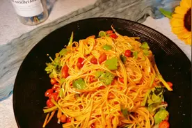 挂面做凉面真的太好吃啦！做法简单面条筋道经济又实惠😋视频封面
