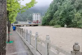 天天下雨到西安的高速道路损坏要绕道别的县到西安视频封面