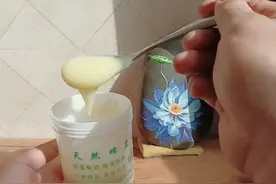蜂王浆的食用方法与功效什么年龄的人群适合吃蜂王浆蜂王浆怎么吃视频封面