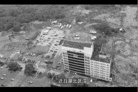 一名怀有身孕的女生，竟然被跳广场舞的大妈因为地盘而被打，