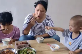 作为一个女人，我对幸福的定义很简单，只要老公孩子陪在身边就好