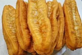 油条再也不用出去买了，配方和比例告诉你，蓬松酥脆，凉了也不硬视频封面