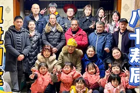 今天奶爸外婆80岁寿辰，一大家人给外婆跪拜祝寿，场面真温馨！视频封面