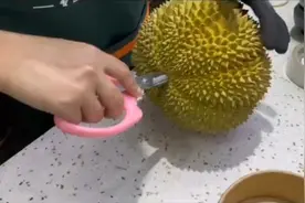 榴莲盲盒：水果店买的超大号榴莲果形非常饱满看能开出多少果肉呢视频封面
