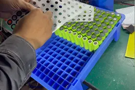 帮粉丝加工一组72伏40安电动车锂电池用的是蚂蚁兴能保护板。视频封面