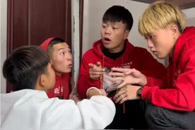 宿舍半夜竟然有人敲门，太可怕了视频封面