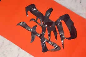 双胞胎兄弟一起考上清华大学，祖堂贴副对联展示其良好的家风！视频封面