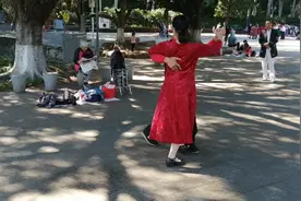 东莞市老人舞蹈还挺好看，记开心，又段炼身体视频封面