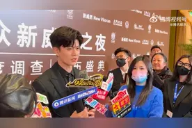 任嘉伦获“全国观众最喜爱十佳演员”奖✌️在后台接受媒体采访👍😄视频封面