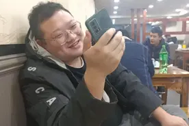 元旦了从京东自营买了两瓶酒，朋友从上海过来品尝，却说是假酒！视频封面