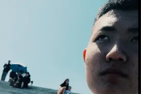 十月一国庆节放假，儿子学校因为离家远回不来，发个视频庆祝国庆