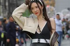 街头偶遇小姐姐，对视的那一眼，好像多年未见的情人。视频封面