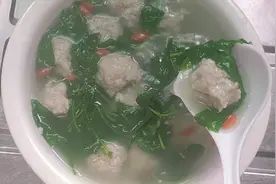 枸杞叶搭配瘦肉可以这样吃！既能补充气血又清肝明目，夏天最爱喝视频封面