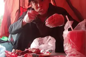 骑行来到广东，打算在公路养护站过年，骑行主播变成吃播了˃ʍ˂视频封面
