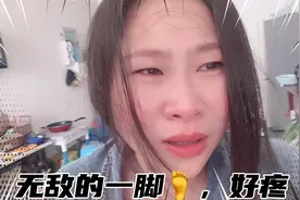 两岁半儿子无意踩哭老母亲，知错后接二连三的道歉，感动到我了！视频封面