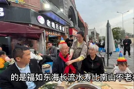 父亲69岁生日，儿子送来惊喜，旁边人都来羡慕了！视频封面