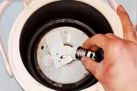 才知道，把LED灯放进电饭锅里，通上电只需1s就能判断灯珠的好坏