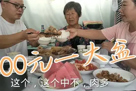 被媳妇骂“神经病”，小赵跑20公里为吃啥？烩完用盆盛，馋坏了！视频封面
